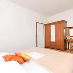 Apartment And Rooms Artina Vodice