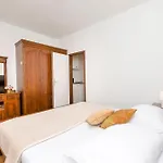 Apartment And Rooms Artina Apartment *