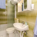 Apartment And Rooms Artina