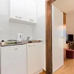Apartment And Rooms Artina Apartment *