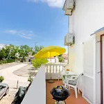Apartment Apartment And Rooms Artina *