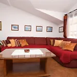 Apartment And Rooms Artina Vodice