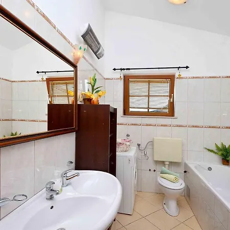 Apartment Apartment And Rooms Artina *