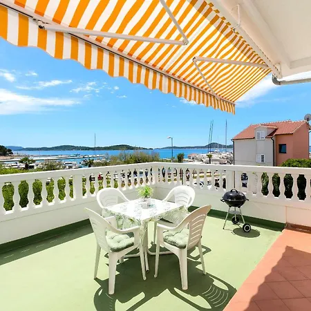 Apartment Apartment And Rooms Artina Vodice