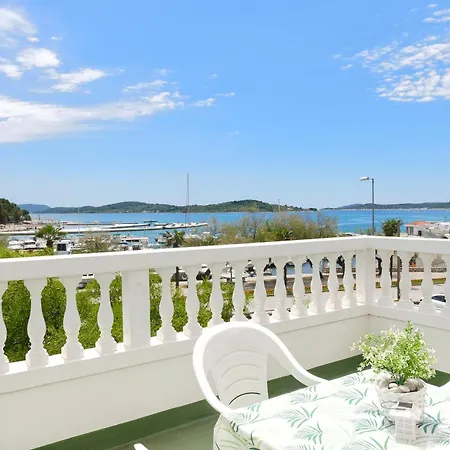 Apartament And Artina