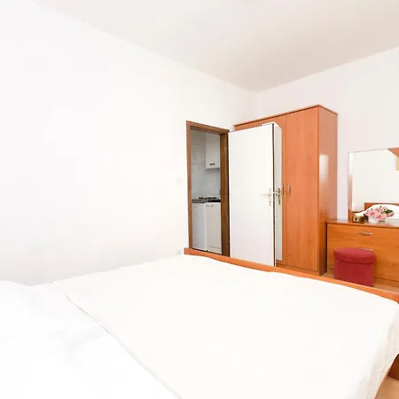 Apartment Apartment And Rooms Artina *