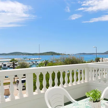 And Artina Apartament Vodice