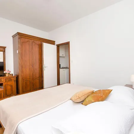 And Artina Lejlighed *