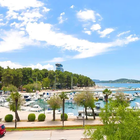 Apartment And Rooms Artina Vodice