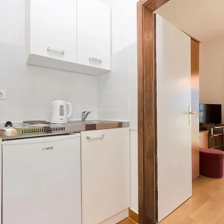 And Artina Lejlighed *