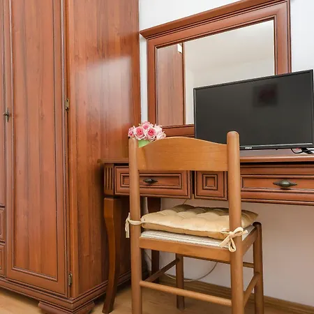 Apartment Apartment And Rooms Artina