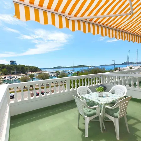 And Artina Apartament *