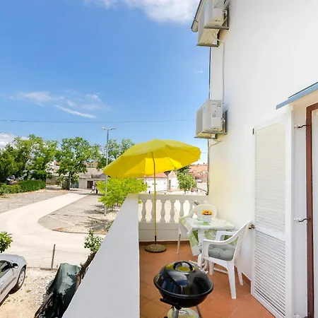 Apartament And Artina *