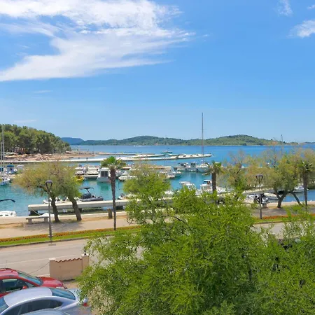 And Artina Lejlighed Vodice