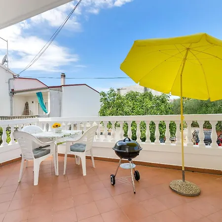 Apartment And Rooms Artina * Vodice