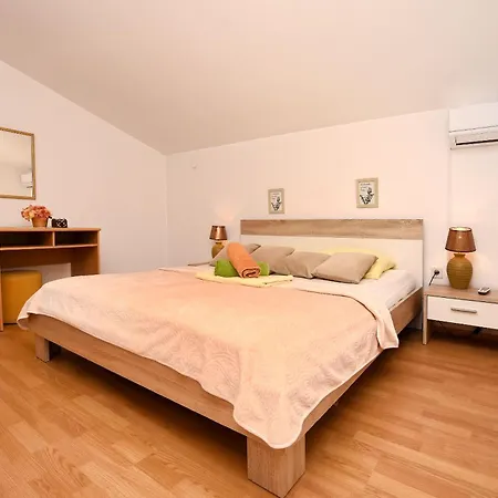 Apartment Apartment And Rooms Artina *
