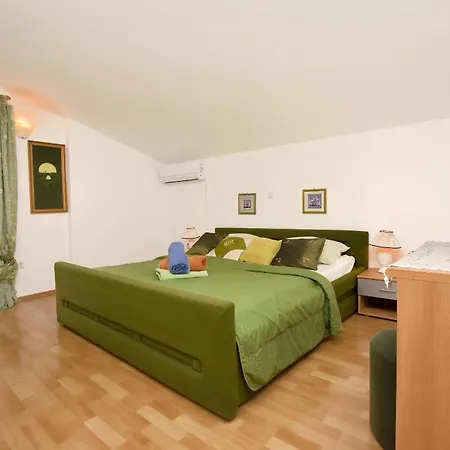 Apartment Apartment And Rooms Artina *