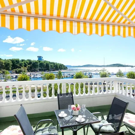 And Artina דירה *