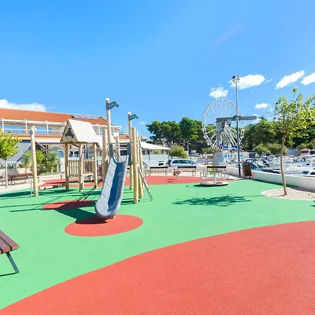 Apartment And Rooms Artina Vodice