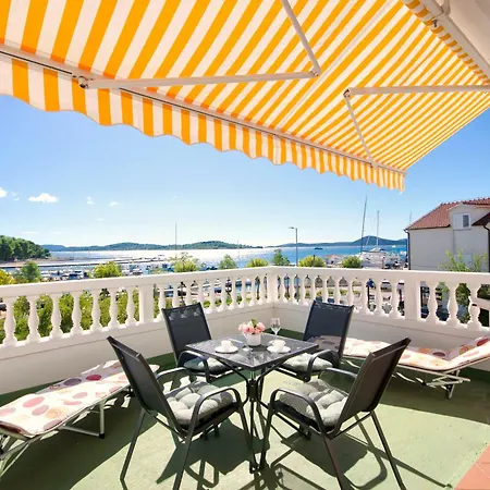 And Artina Lejlighed