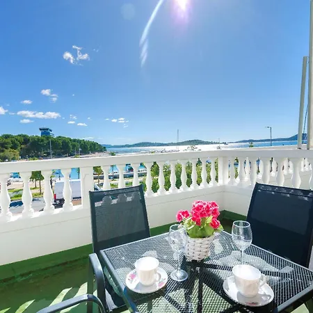 And Artina Апартаменты