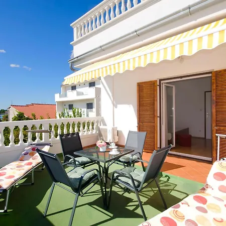 Apartment And Rooms Artina Vodice