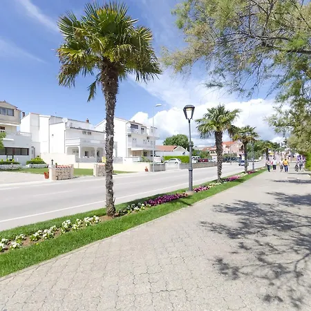 Apartment Apartment And Rooms Artina *