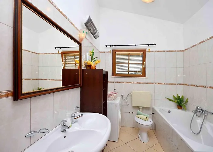 Apartament And Artina *