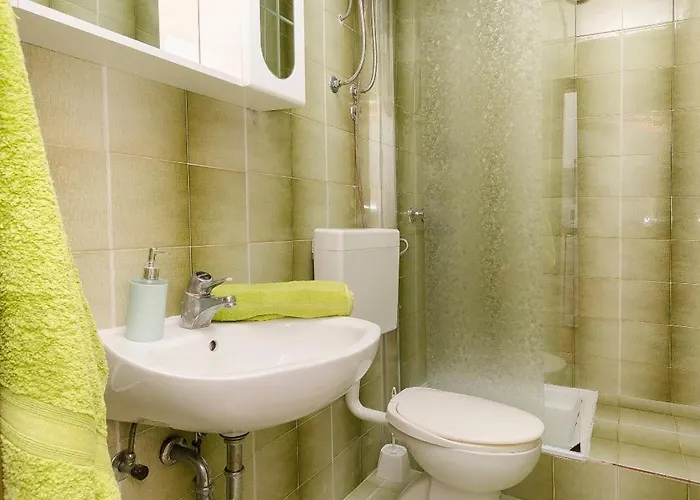 Apartment And Rooms Artina Lägenhet *