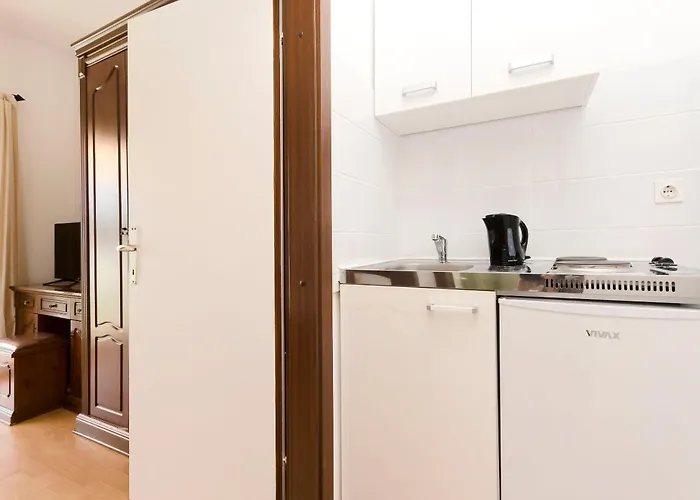 Apartment And Rooms Artina Lägenhet