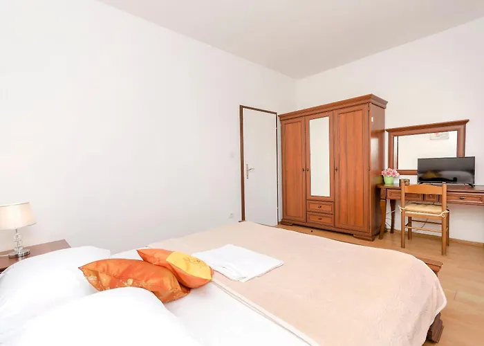 Apartment And Rooms Artina Vodice