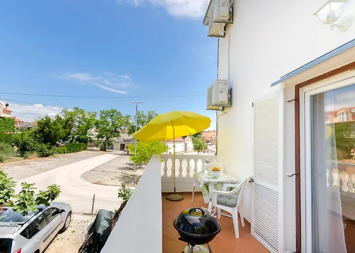 Apartament And Artina *