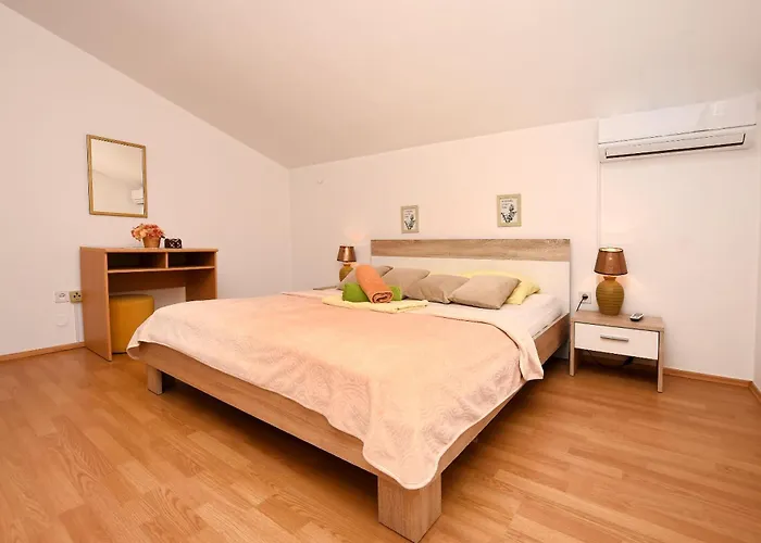 Apartament And Artina *