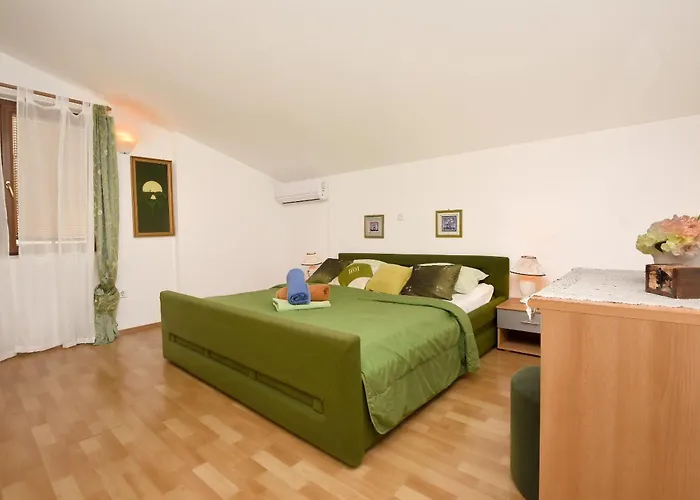 Apartament And Artina *