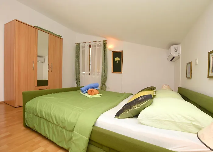 Apartment And Rooms Artina *