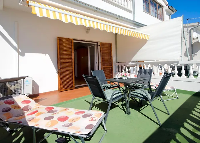 Apartment And Rooms Artina Vodice