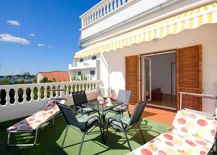 Apartment And Rooms Artina Vodice