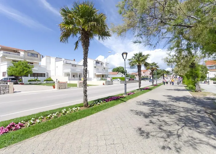 Apartament And Artina *