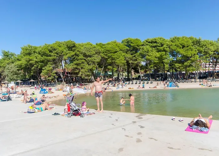 Apartament And Artina *